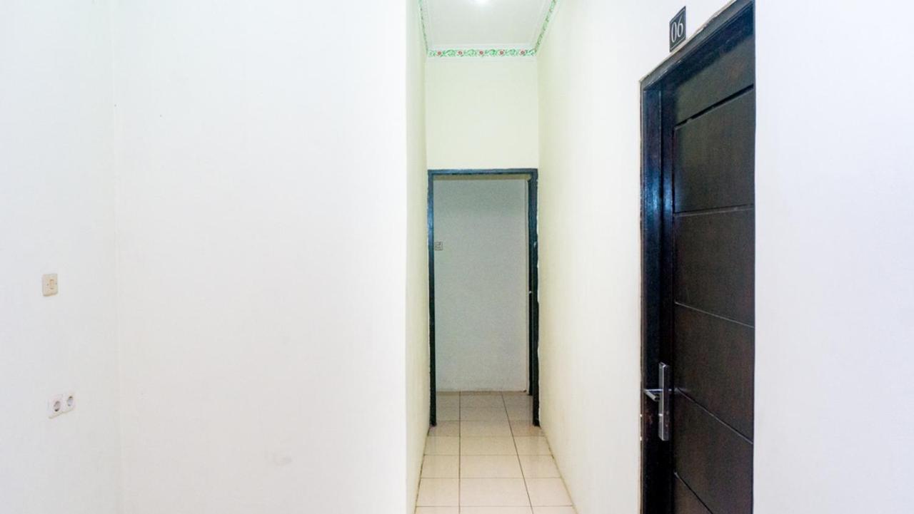 Reddoorz Near Sentani Airport Jayapura Hotel Екстериор снимка