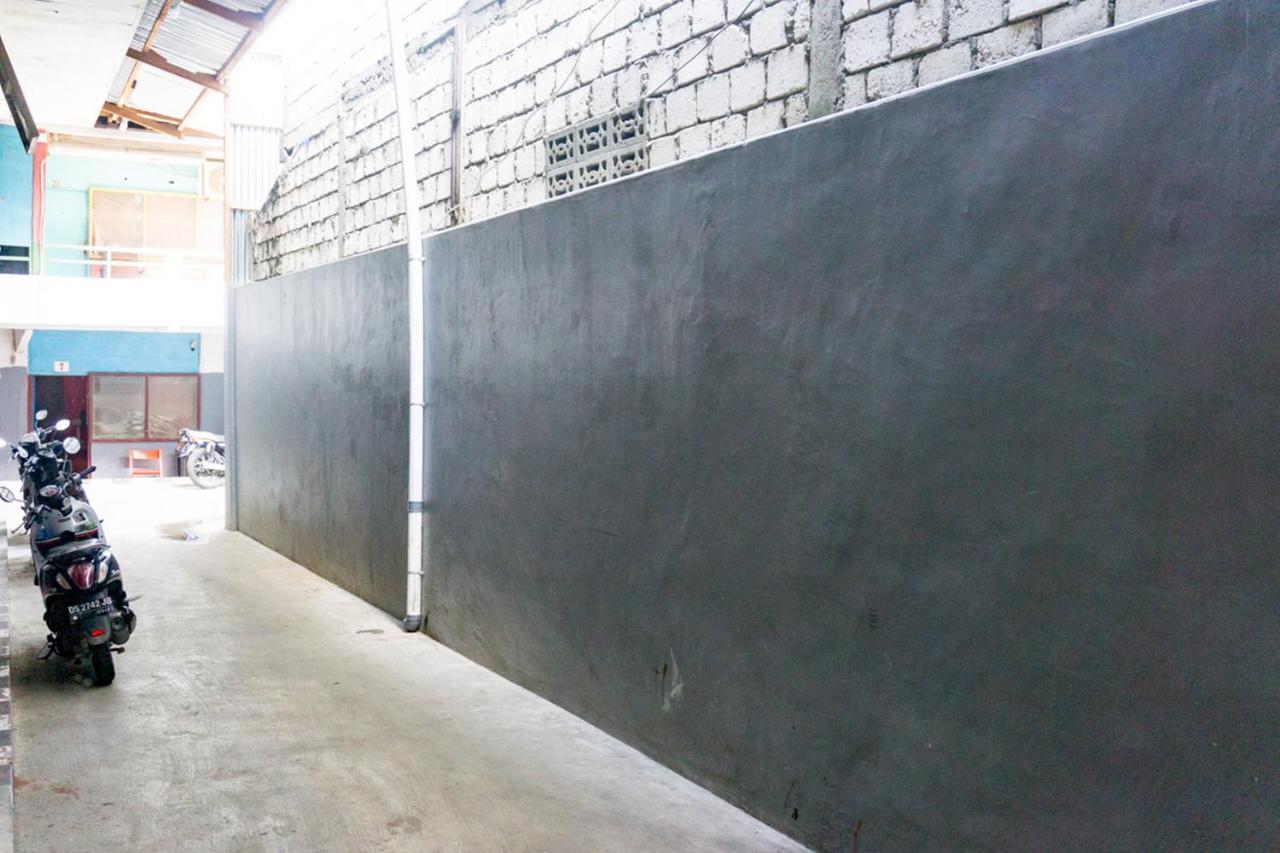 Reddoorz Near Sentani Airport Jayapura Hotel Екстериор снимка